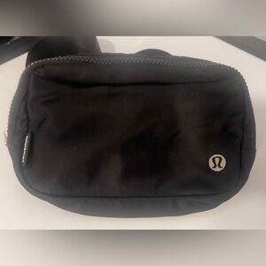 Lululemon athletica Black Adult Crossbody 1L Everywhere Belt Bag